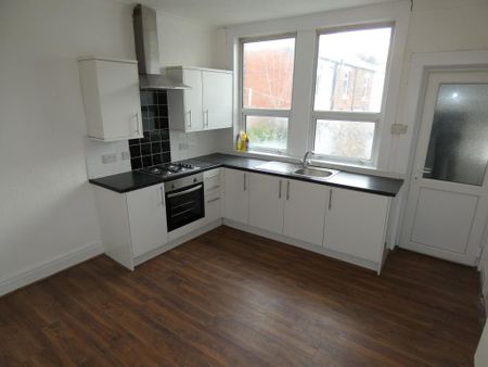 3 bedroom terraced house to rent - Photo 5