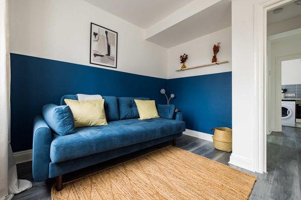 Goldhawk Road - Photo 1