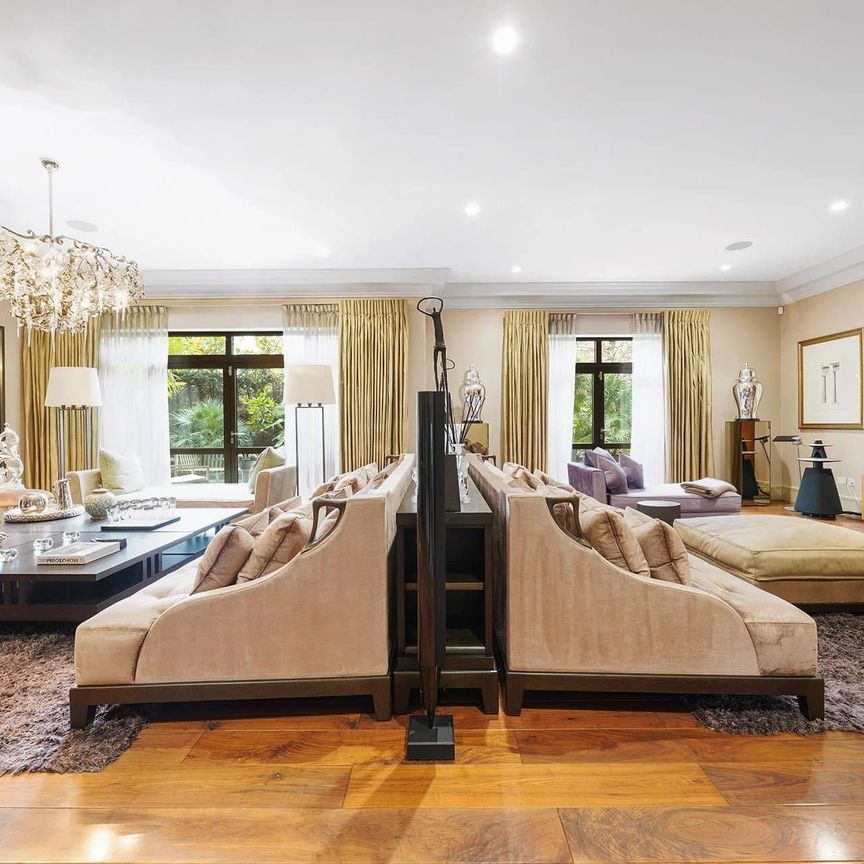 Spacious three-bedroom apartment with wraparound terrace - Photo 1