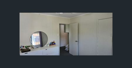 Spacious Two bedroom, close to everything - Photo 2