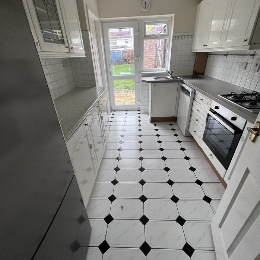 Babbacombe Road, Coventry - - Photo 1