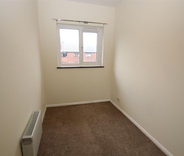 2 bedroom Flat to let - Photo 5