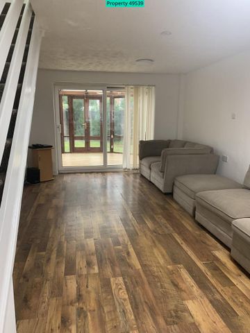 3 bedroom semi-detached house to rent - Photo 4