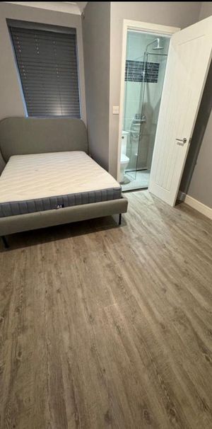 1 bedroom hotel room to rent - Photo 1