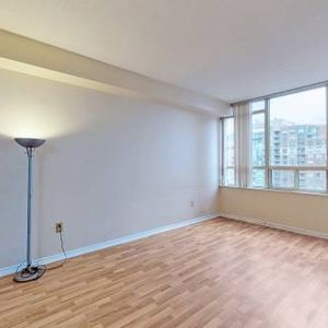 Spacious 2 bedroom+solarium 2 bathroom condo for rent - Photo 2