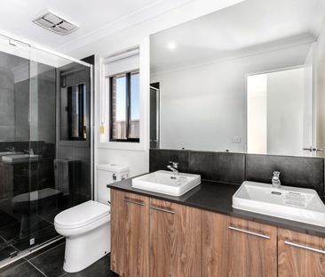 Stylish Brand-New Family Home in a Peaceful Thornhill Park Location - Photo 1