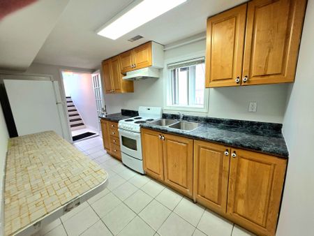 For Lease - 4233 Greybrook Crescent, Mississauga, Ontario - Photo 2