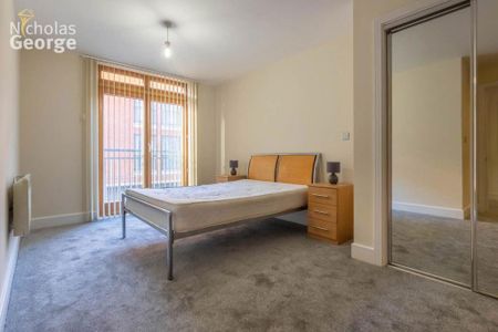 2 bedroom flat to rent - Photo 3