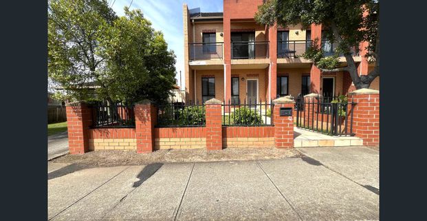 BEAUTIFUL 2 BEDROOM TOWNHOUSE PLUS EXTRA LARGE STUDY - Photo 1