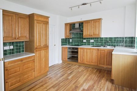 2 bedroom mews to rent - Photo 2