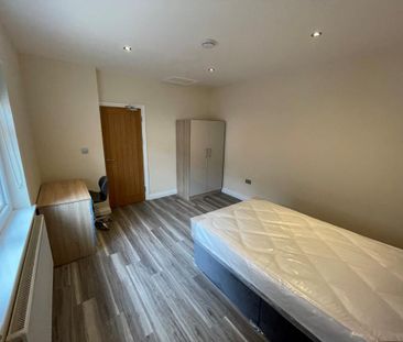 Semi detached house to rent - Photo 1