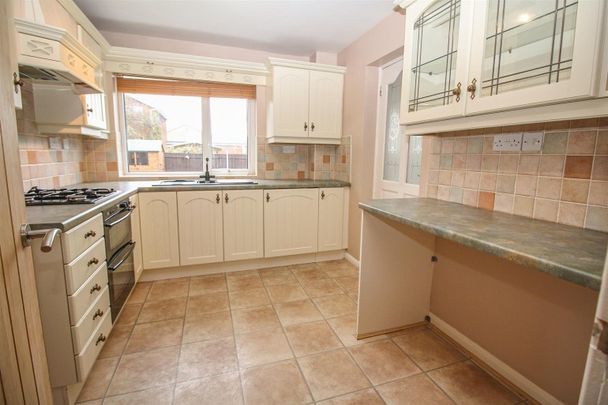 3 Bedroom House - Semi-Detached - Photo 1