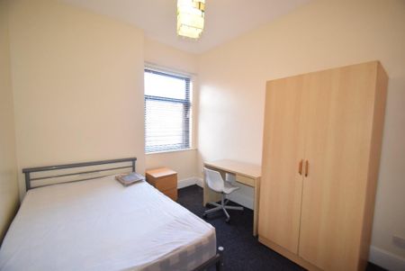 4 bedroom terraced house to rent - Photo 3