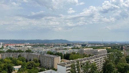 2-Zimmerwohnung mit Balkon, Aufzug und tollem Blick über Dresden! - Foto 3