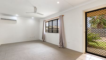 11 Saxby Crescent, Mount Louisa - Photo 5