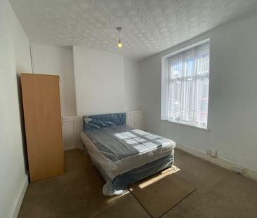 4 bedroom property to rent - Photo 2