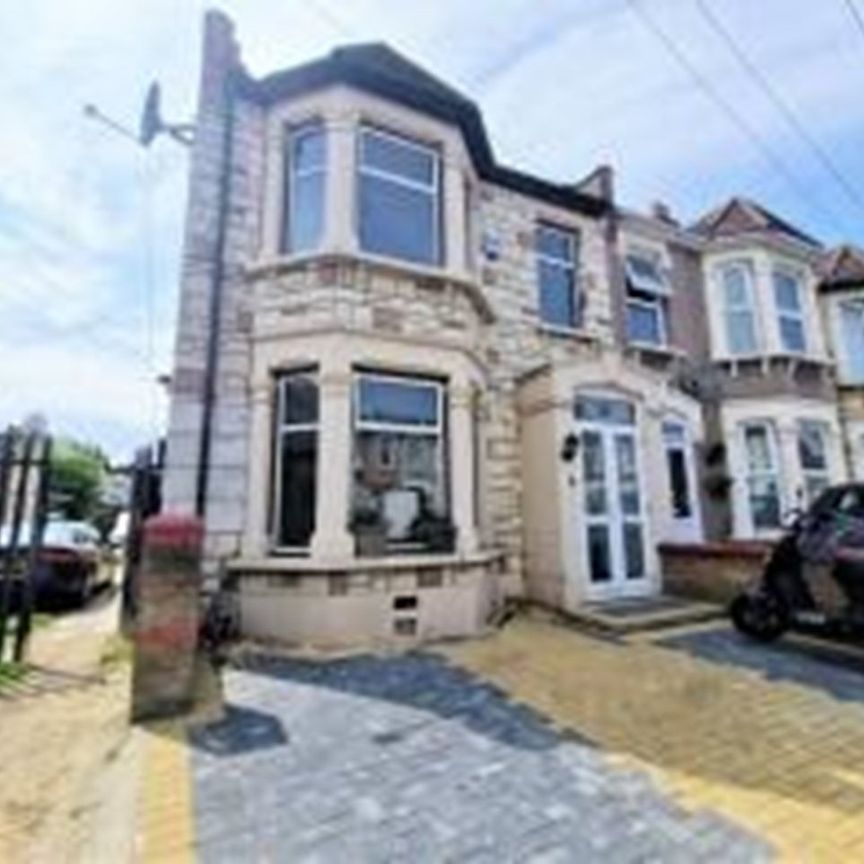 2 Bed End Terrace, Elmstead Road, IG3 - Photo 1
