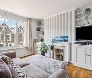 Excellent top floor, two bedroom apartment which is well situated j... - Photo 3