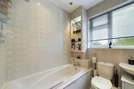 3 bedroom semi-detached house to rent - Photo 5