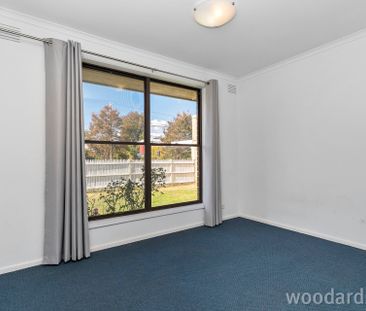 Spacious 3 Bedroom Home - Photo 4