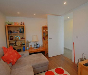 3 bedroom end of terrace house to rent - Photo 2