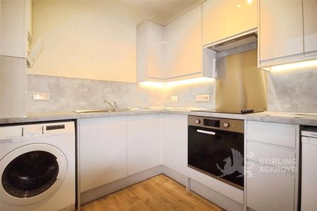 Station Approach, Ash Vale, Aldershot, Surrey, GU12 5QB - Photo 2