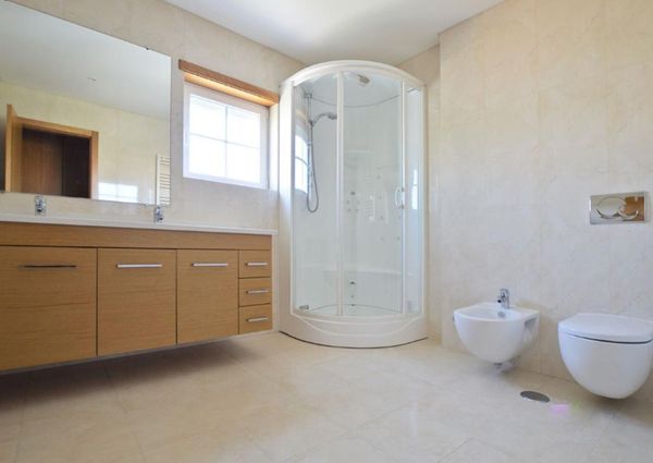 Apartamento T4 em condomínio com piscina e jardim na Beloura