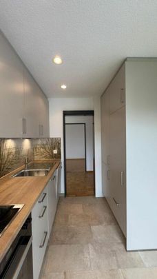 Sonnige 3.5-Zimmer-Wohnung mit moderner Ausstattung und Balkon - Foto 1