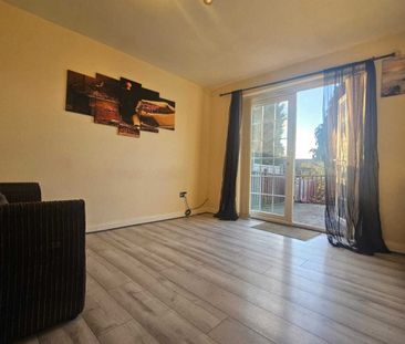 Acacia Avenue - Photo 3