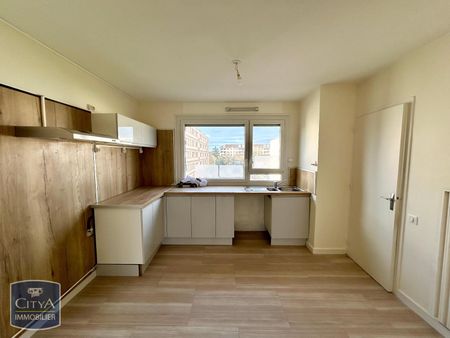 Location Appartement 4 pièces 77m² BOURG EN BRESSE 01000 - Photo 3