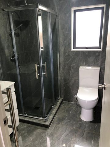 Stylish, Near New Standalone Home for Rent in Mangere East - Photo 3