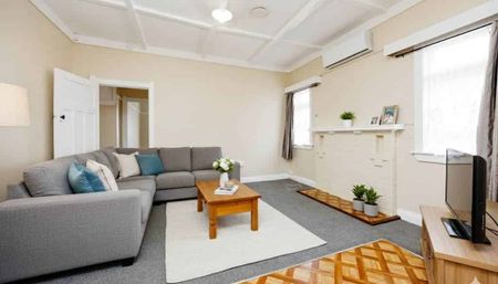 Standalone Home with Large Yard Near Otahuhu T... - Photo 4