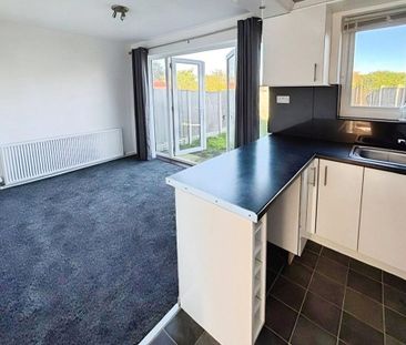 4 bedroom semi-detached house to rent - Photo 3