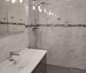 Location Appartement 1 pièce 30m² HYERES 83400 - Photo 5