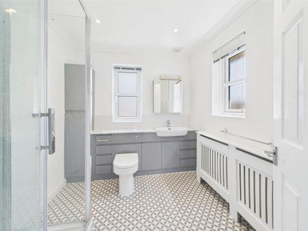 4 bedroom detached house to rent - Photo 2