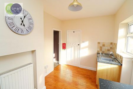 2 bedroom semi-detached house to rent - Photo 2