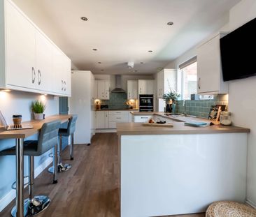 Amazing house share in Frimley for working professionals! Room 6 - Photo 4