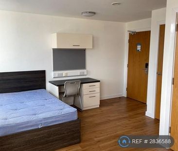 Studio to rent - Photo 2