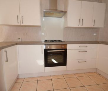 2 bedroom semi-detached house to rent - Photo 6