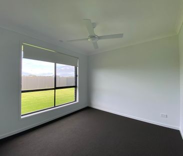 Four bedroom family home - Photo 1