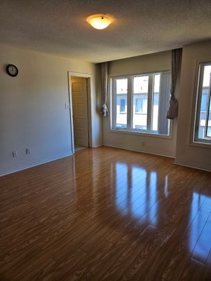 For Lease - 22 Vantage Loop, Newmarket, Ontario - Photo 1