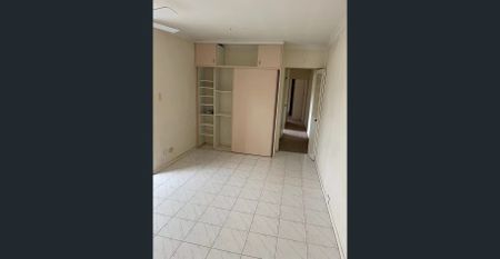 NARWEE - 2 BEDROOM UNIT WITH LUG CLOSE TO STATION - Photo 4