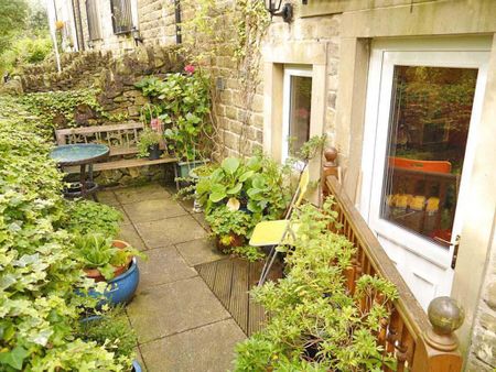 2 bedroom terraced house to rent - Photo 2