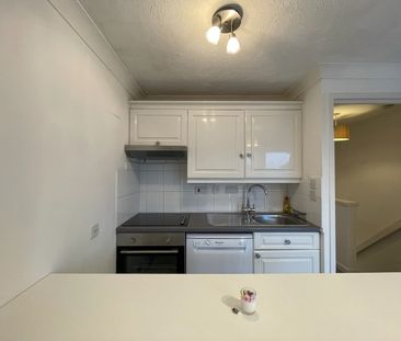 1 Bed Flat, Falcon Way, E14 - Photo 4
