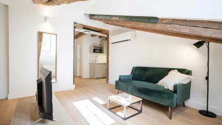 Room in a shared 16-bedroom apartment for rent in Sol, all bills included - Foto 2