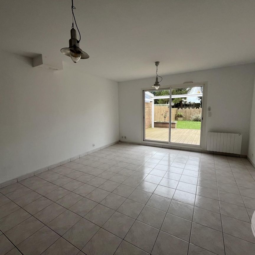 Location Maison 4 pièces 75m² JULLOUVILLE 50610 - Photo 1