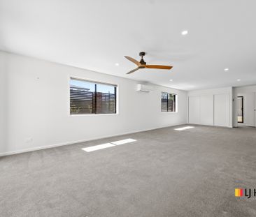 Spacious Townhouse With Great Outdoor Areas - Photo 2