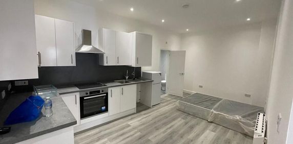 Studio to rent - Photo 2