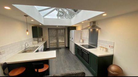 1 bedroom in a house share to rent - Photo 4