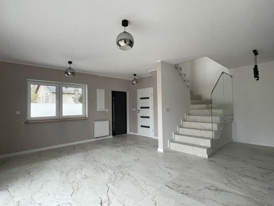 Nowiutki z pełnym wyposażeniem - Zdjęcie 1